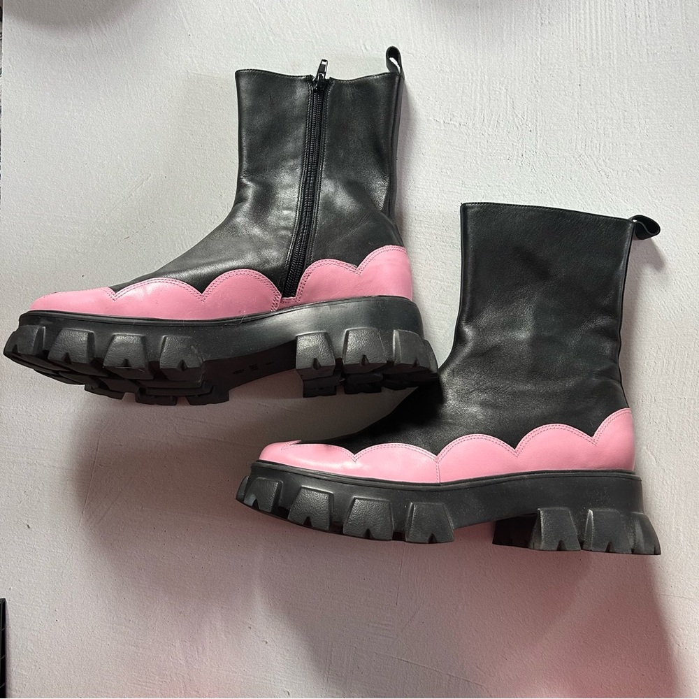 RAYE SIZE 9 BOOTS pink scallop detail black chunky combat